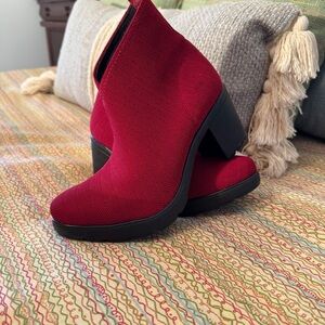 NWOT Charleston Shoe Company Cypress Boot Cherry -Herringbone color Size 10